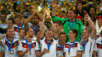 কাপ হাতে জার্মান দলের উল্লাস