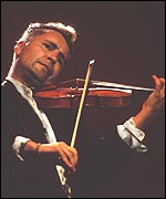 Nigel Kennedy (image courtesy: Ann Cook)