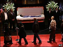 Fãs foram dar adeus ao astro do soul