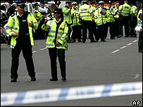 پليس در ايستگاه شپردزبوش، 21 ژوئيه