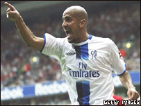 Verón comemora o primeiro gol do Chelsea