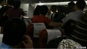 四川航班上乘客互毆