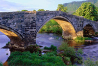 Pont Llanrwst a Thu Hwnt i'r Bont