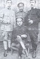 Taid (ar y dde) yn garcharor rhyfel yn yr Almaen yn ystod y Rhyfel Byd Cyntaf.