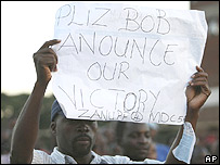 Partidário do MDC acusa Mugabe de esconder resultado eleitoral