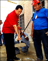 هوگو چاوز در حال کار