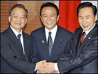Wen Jiabao, da China, Taro Aso, do Japão e Lee Myung-bak, da Coréia do Sul