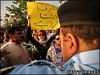 تظاهرات علیه مشرف در روز چهار نوامبر