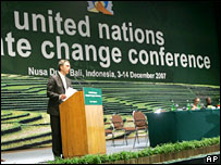 یکی از سخنرانان در کنفرانس بالی