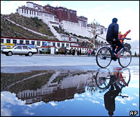Cung Potala ở Lhasa, thủ phủ Tây Tạng