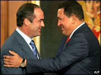 Ministro espanhol de Defesa, José Bono Martinez, e presidente da Venezuela, Hugo Chávez