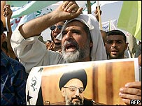 Iráčtí šíité demonstrují na podporu ústavy