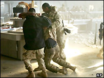 Útok na americkou základnu poblíž Mosulu