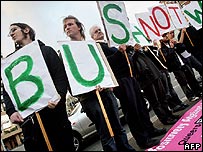 Nhóm biểu tình chống Bush