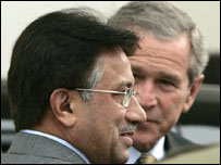 परवेज़ मुशर्रफ़ और जॉर्ज बुश 