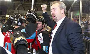 Dočkají se hokejoví fanoušci mistrovských zápasů na šampionátu 2004 ve Vysočanech?