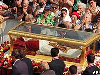 Papa İkinci Jean Paul'ün naaşı