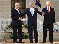 George Bush, Ehud Olmert, Mahmud Abbas 