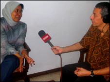 Tri Mumpuni wawancara dengan Heyder Affan