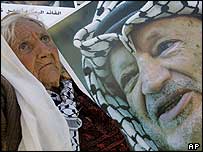 Arafat'ın portresi bir yaşlı kadın