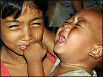 बर्मा में तूफ़ान से प्रभावित लोग