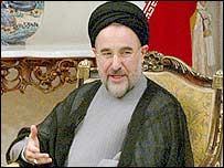 محمد خاتمی با طرح شعارهای اصلاح طلبانه حمايت گسترده مردم را به دست آورد