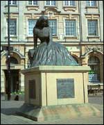 George Eliot statue 