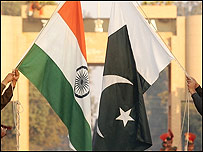 भारत और पाकिस्तान के झंडे