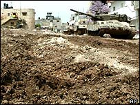 Cenin'de bir İsrail tankı