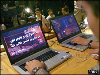 صحنه ای از بازی نجات گروگانهای سفارت آمریکا در ایران که در سال 2004 عرضه شد