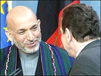 Afganistan lideri Hamid Karzai ve Almanya Başbakanı Gerhard Schröder