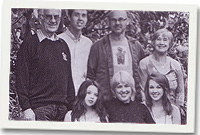 Eirian Wyn Conlon a'i theulu