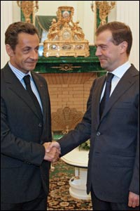 مدودف (راست) و سارکوزی