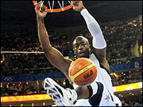 Dwayne Wade ghi 19 điểm cho tuyển Mỹ