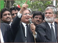  بیرسٹر اعتزاز احسن 