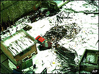 Casas e carros destruídos por enchentes na Bolívia