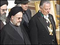 محمد خاتمی هنگام ورود به محل اجرای مراسم تدفين