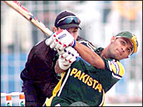 عمران فرحت اور توفیق عمر کو اوپنرز کی حیثیت میں ٹیم میں شامل کیا گیا ہے