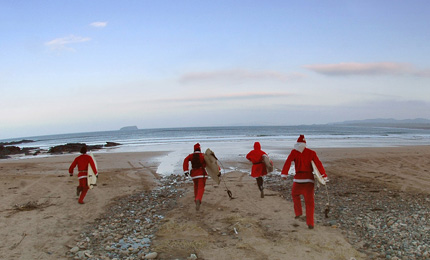The Surfing Santas, Irish style. This is becoming a regular winter highlight ... as jay puts it "the surfin santas inis eoghain steez, not so many bare chests ner bikinis ". Pic: Dec 06 