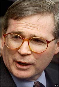 Stephen Hadley fica abaixo da conselheira para segurança nacional, Condoleezza Rice 