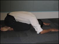 शशांकासन की मुद्रा