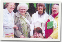  Marie Evans, Brenda Jones, Ann Evans, June Richardson, Ruth Evans ar Stondin N.S.P.C.C.