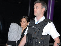 Bé David Banda được mang tới sân bay Heathrow