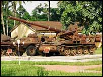 Xe tăng thời hậu chiến tại một điểm trưng bày ở Việt Nam