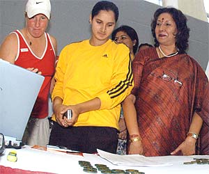 सानिया मिर्ज़ा खेल मंत्री के साथ