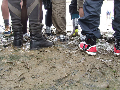 Clean shoes ahead of the Maldon Mud Race
