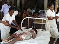 Injured child in a makeshift hospital in Mullativu (photo taken on 28 January)