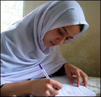 يوه نجلۍ د کورني کار پر مهال