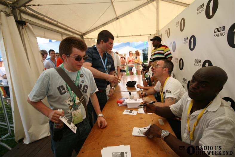 Signing sessions with Judge Jules