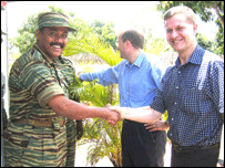 सोल्हाइम तमिल विद्रोही नेता के साथ